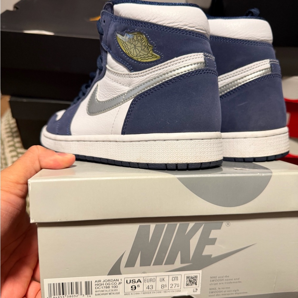 Nike Air Jordan 1 High in Navy and White